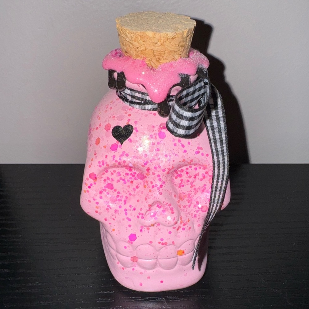 Mini Pink & Black Ceramic Skull With Drips Halloween Tiered Tray Decoration
